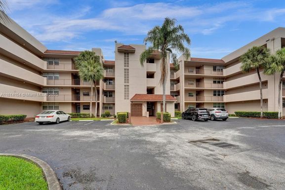 1911 Sabal Palm Dr # 304, Davie FL 33324