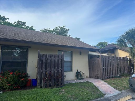 110 Gate Rd # 64, Hollywood FL 33024