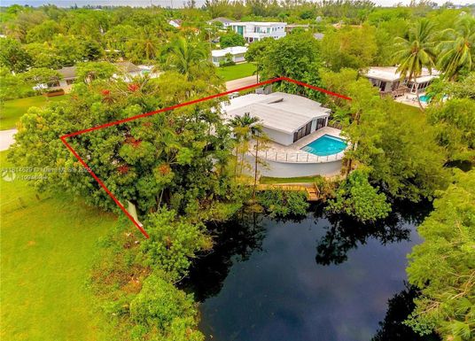 6025 SW 72nd Ave, Miami FL 33143