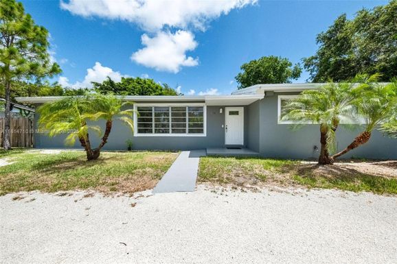 9221 SW 167th Ter, Palmetto Bay FL 33157