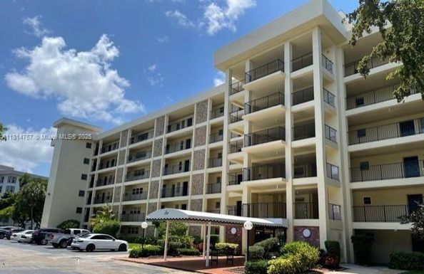 2751 N Palm Aire Dr # 504, Pompano Beach FL 33069