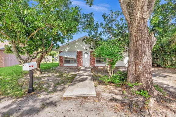 4840 SW 25th Ave, Dania Beach FL 33312