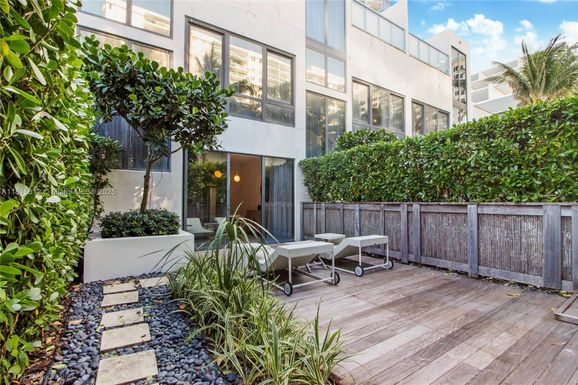 2201 Collins Ave # 3, Miami Beach FL 33139