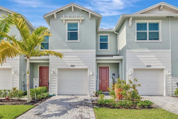 680 SE Lake Falls St, Port St. Lucie FL 34984