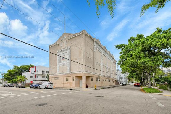 124 NW 15th Ave, Miami FL 33125