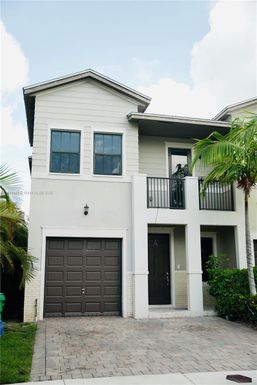 10444 NW 61st Ln, Doral FL 33178