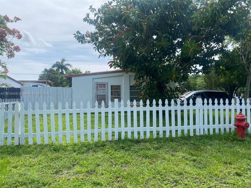 413 NE 8th St, Pompano Beach FL 33060