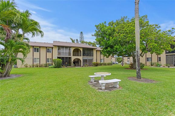 311 Pine Ridge Cir # 2, Green Acres FL 33463