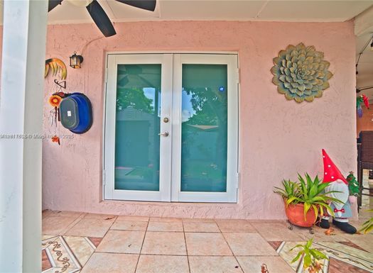 10471 SW 174th Ter, Miami FL 33157