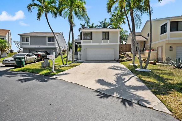 9916 SW 218th Ter, Cutler Bay FL 33190