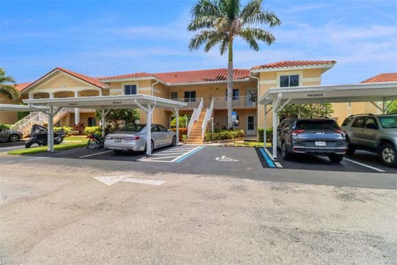 196 Furse Lakes Cir # A6, Other City - In The State Of Florida FL 34104