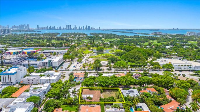 2525 Flamingo Pl, Miami Beach FL 33140