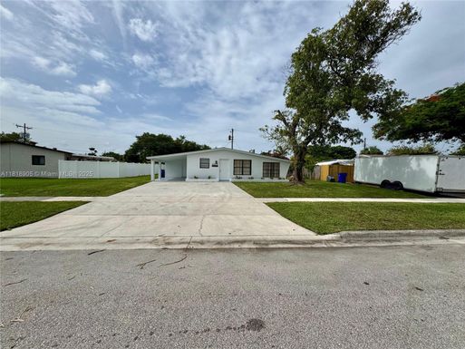 6213 NW 9th St, Margate FL 33063