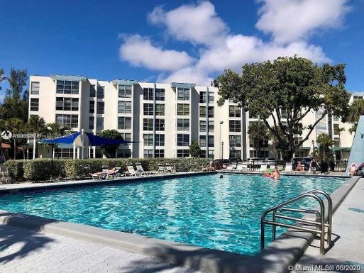 17570 Atlantic Blvd # 105, Sunny Isles Beach FL 33160