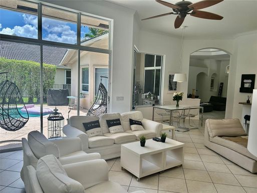 2492 Eagle Run Dr, Weston FL 33327