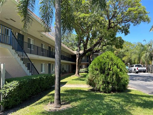 1111 SW 4th St # 10, Fort Lauderdale FL 33312