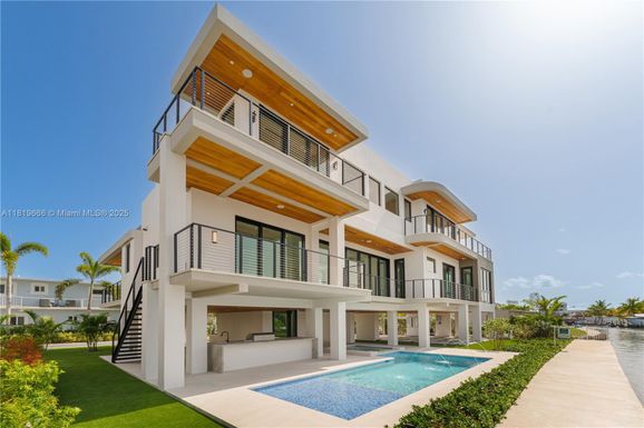 301 Buttonwood Cir #A, Key Largo FL 33037