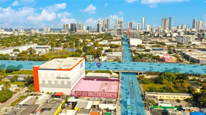 667 NW 29th St, Miami FL 33127