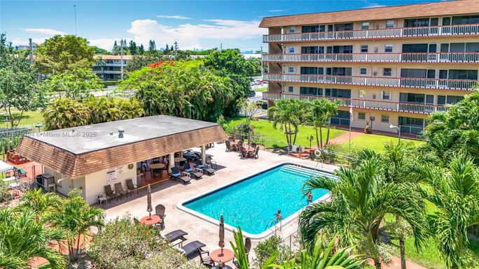 5300 Washington St # U305, Hollywood FL 33021