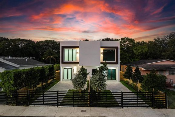 535 NW 52nd St, Miami FL 33127