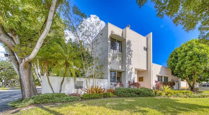 9753 SW 93rd Ter, Miami FL 33176
