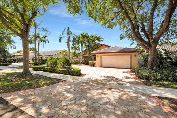 14460 Glencairn Rd, Miami Lakes FL 33016