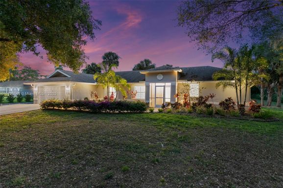 1020 SW 19th St SW, Naples FL 34117