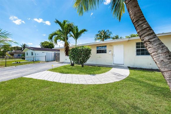 7771 Simms St, Hollywood FL 33024