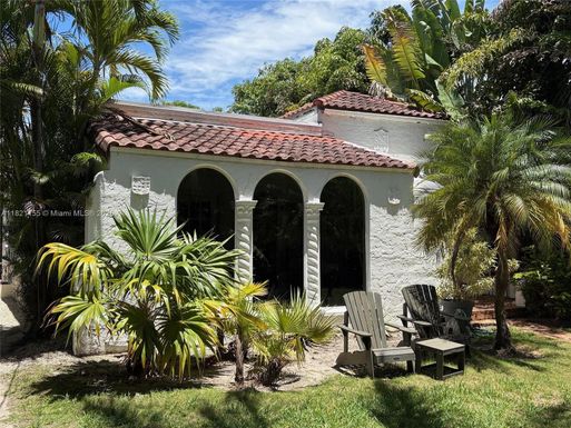 3767 Royal Palm Ave, Miami Beach FL 33140