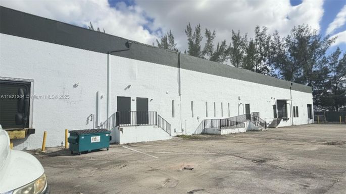 7361 NW 78th St, Medley FL 33166