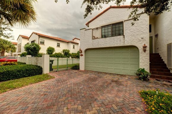 2916 Hidden Harbour Ct, Dania Beach FL 33312