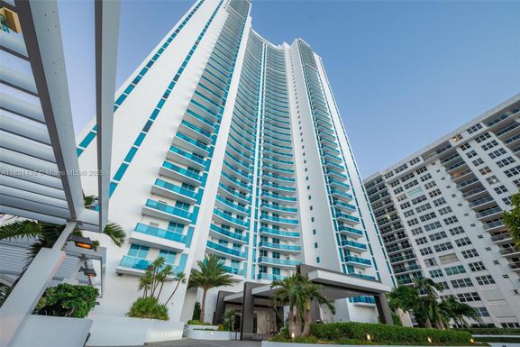 2711 S Ocean Dr # 1202, Hollywood FL 33019
