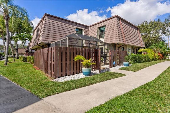 2571 NW 99th Ave, Coral Springs FL 33065