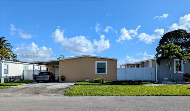 21810 NW 1st St, Pembroke Pines FL 33029