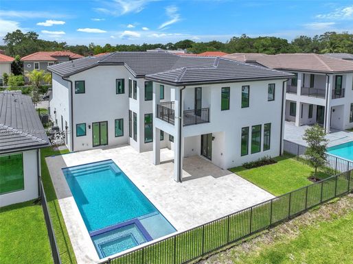 3511 S Ashwood Cir S, Hollywood FL 33312