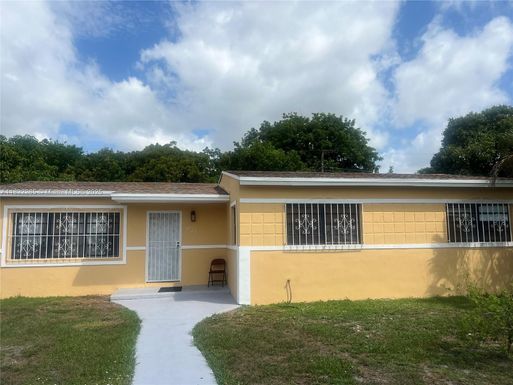 821 NW 183rd Dr, Miami Gardens FL 33169