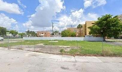 2737 NW 17th St, Miami FL 33125