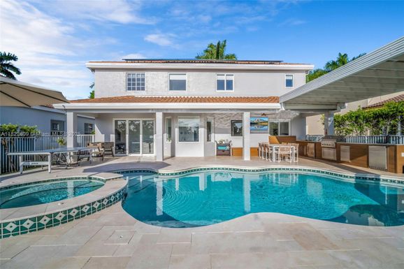 942 Lavender Cir, Weston FL 33327