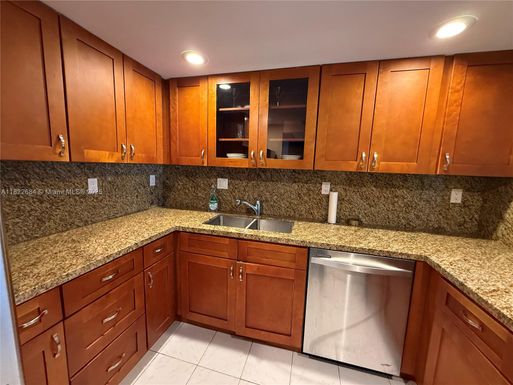 1000 Parkview Dr # 905, Hallandale Beach FL 33009