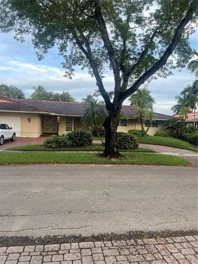 16120 E Troon Cir, Miami Lakes FL 33014