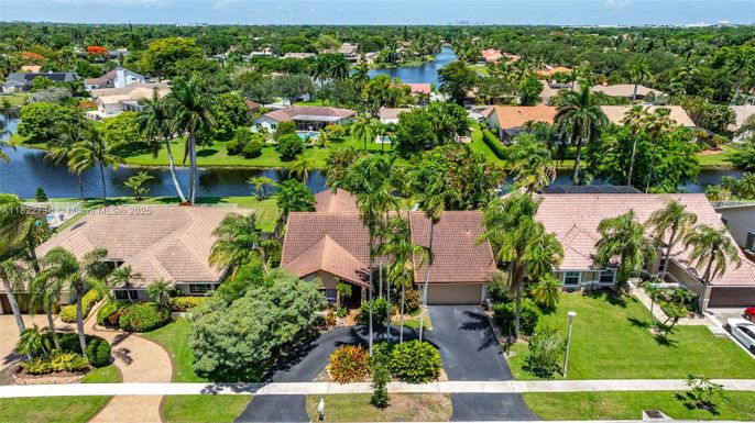 1180 NW 100th Way, Plantation FL 33322