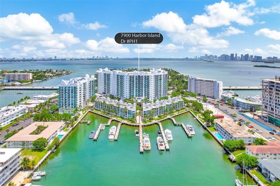 7900 Harbor Island Dr, North Bay Village FL 33141