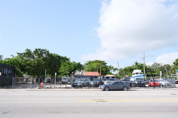 490 NW 79th St, Miami FL 33150