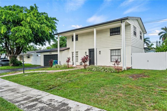 17845 SW 112th Ct, Miami FL 33157