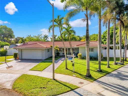 6919 Willow Ln, Miami Lakes FL 33014