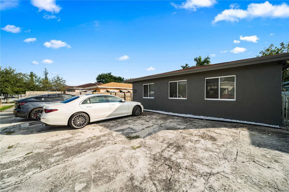 1250 NE 110th St, Miami FL 33161