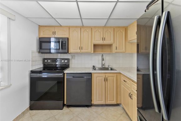 7887 Golf Cir Dr # 203, Margate FL 33063