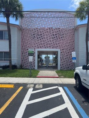 7921 East Dr # 8, North Bay Village FL 33141