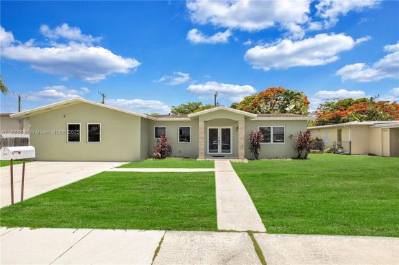 9921 Dominican Dr, Cutler Bay FL 33189