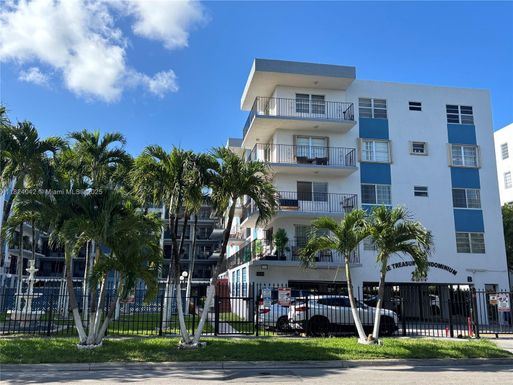 1635 W 44th Pl # 509, Hialeah FL 33012